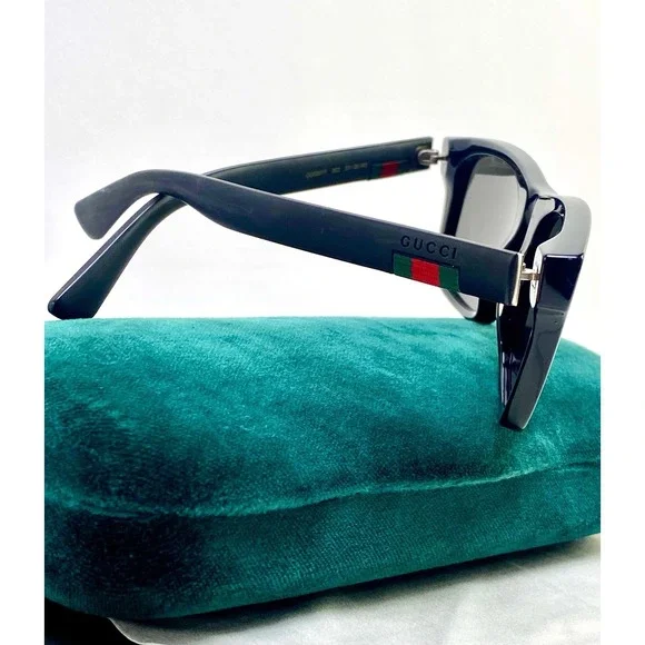 Gucci GG Black Frame Grey Lens Sunglasses w/ Case Italy 532014 display picture 3